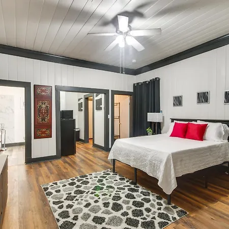 Modern Greenwood Studio Less Than 1 Mi To Downtown!